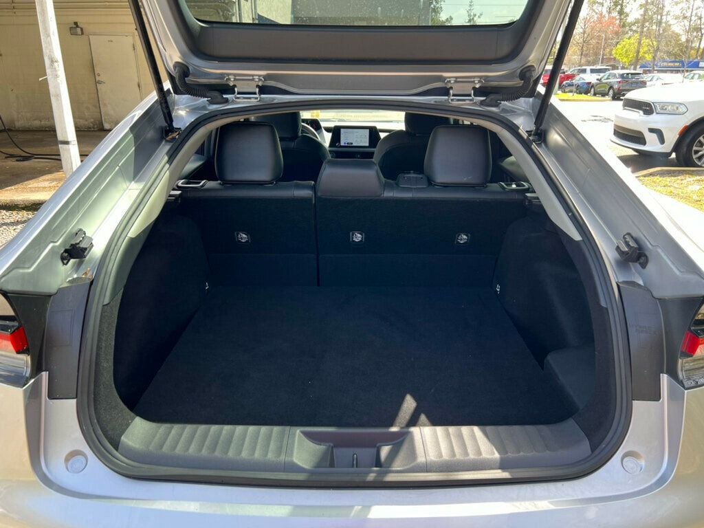 Vehicle image 8 of 9