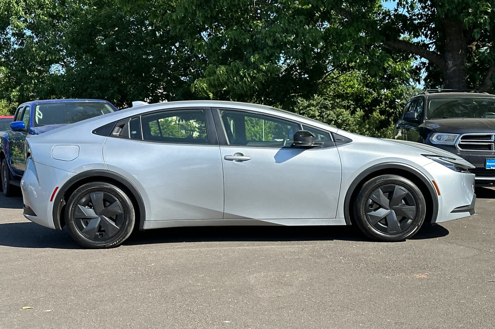 Vehicle image 4 of 38