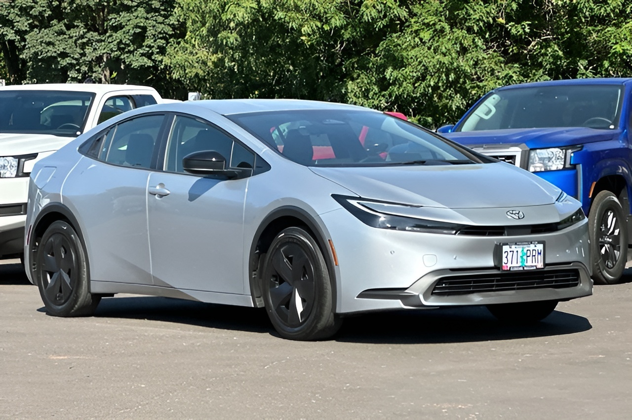 Vehicle image 32 of 38