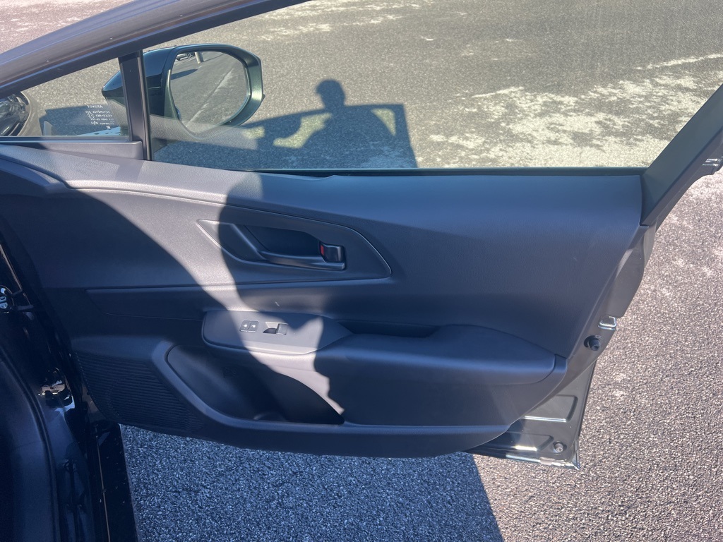 Vehicle image 10 of 22