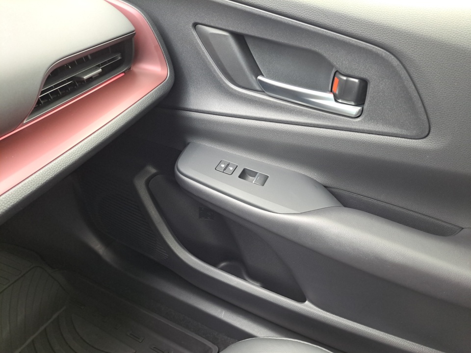 Vehicle image 34 of 39