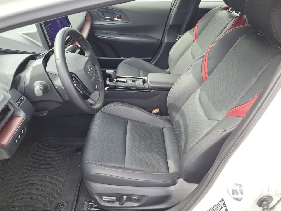 Vehicle image 13 of 39