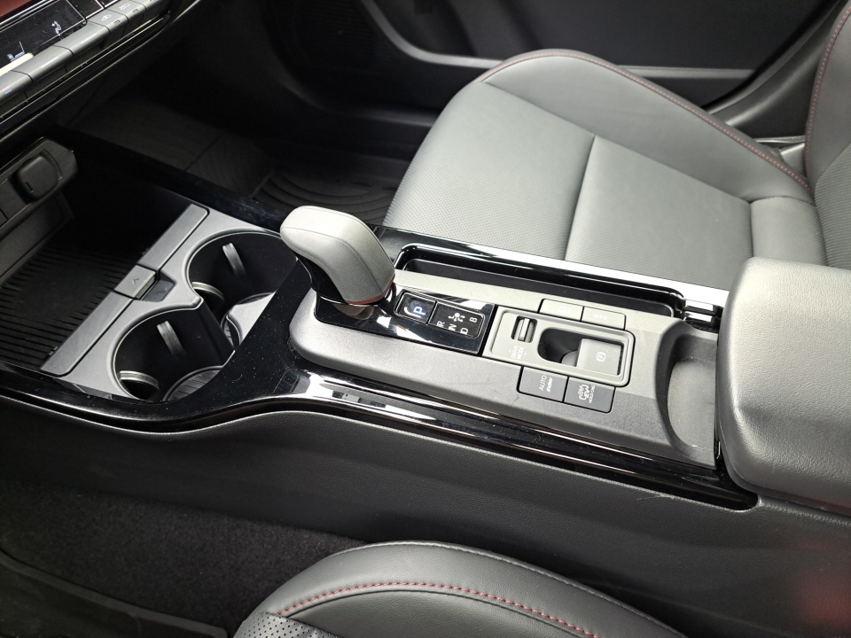 Vehicle image 32 of 39
