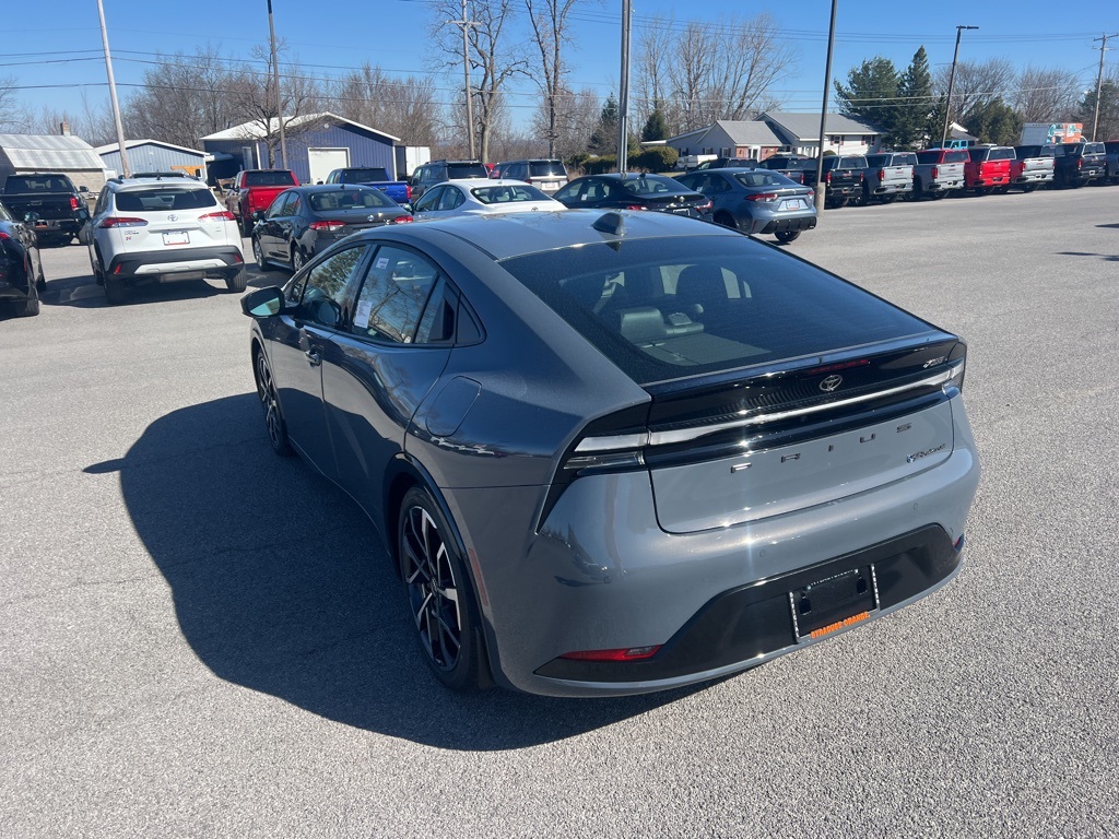 Vehicle image 8 of 21
