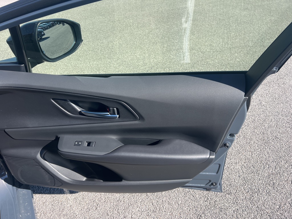Vehicle image 10 of 21