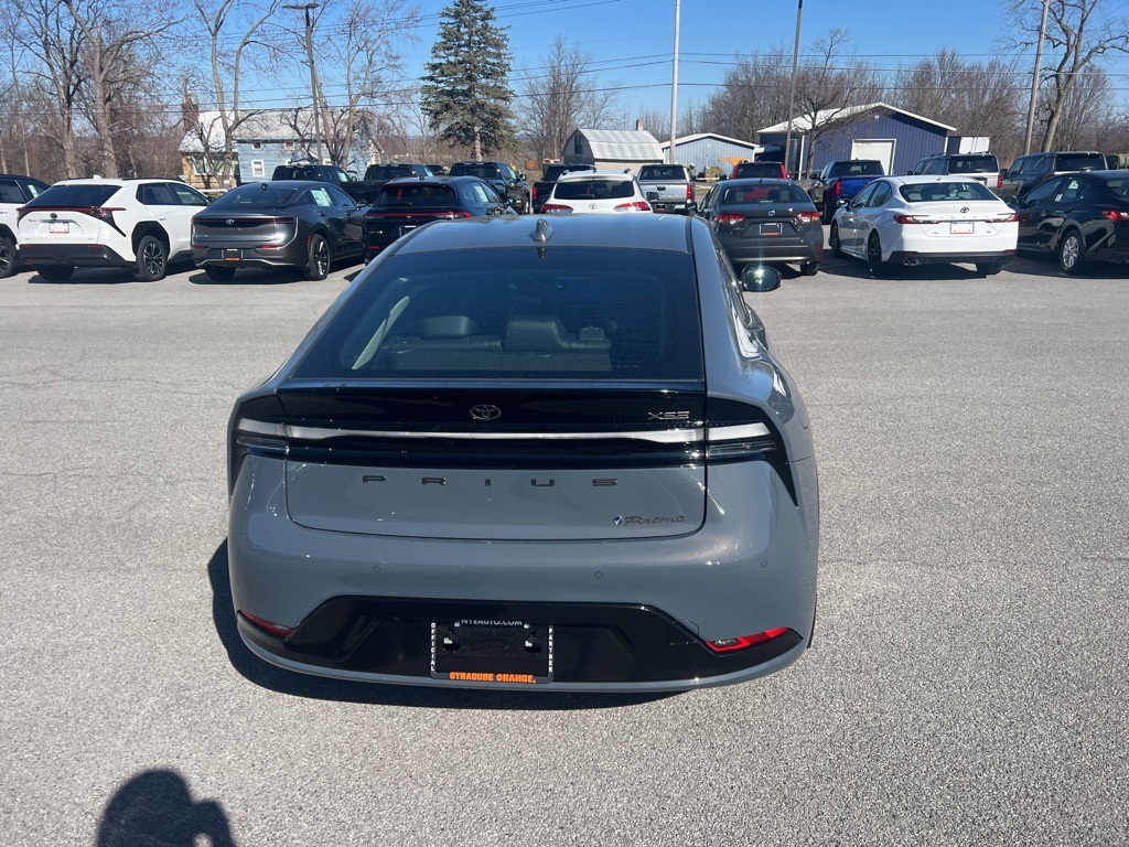 Vehicle image 4 of 21