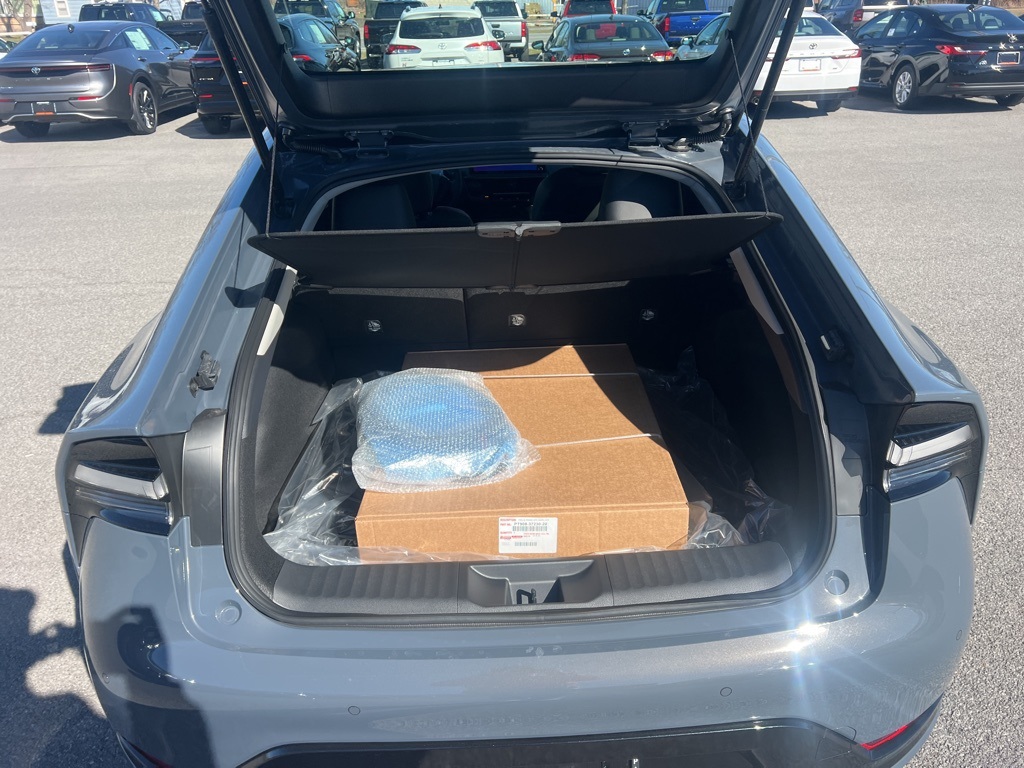Vehicle image 15 of 21