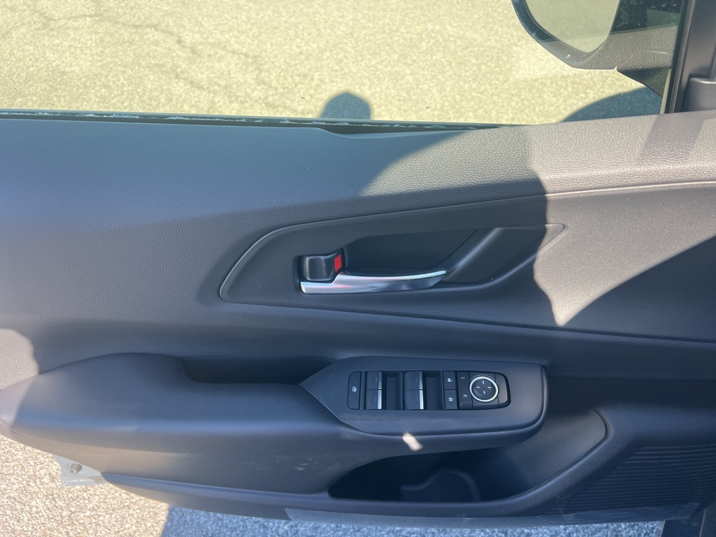 Vehicle image 16 of 21