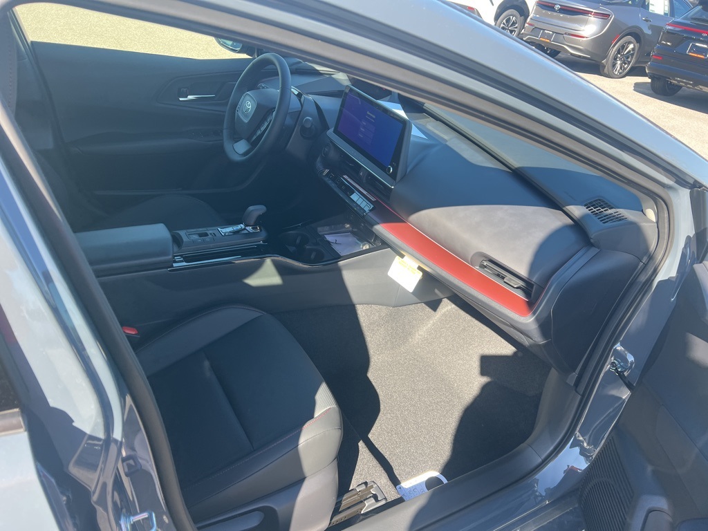 Vehicle image 11 of 21