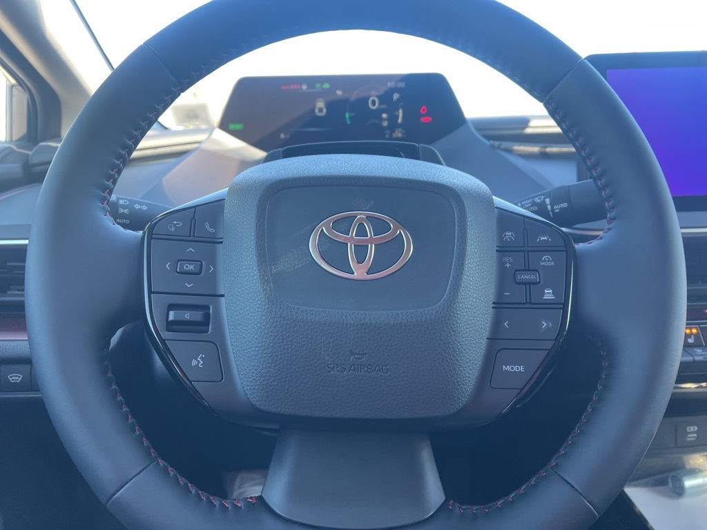 Vehicle image 19 of 21