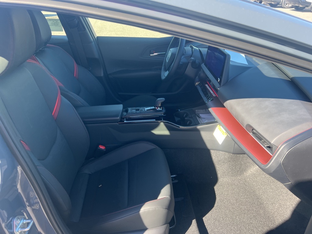 Vehicle image 12 of 21