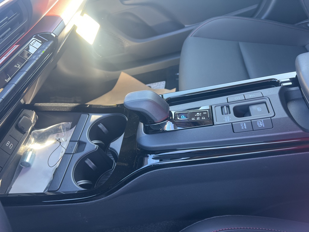 Vehicle image 18 of 21