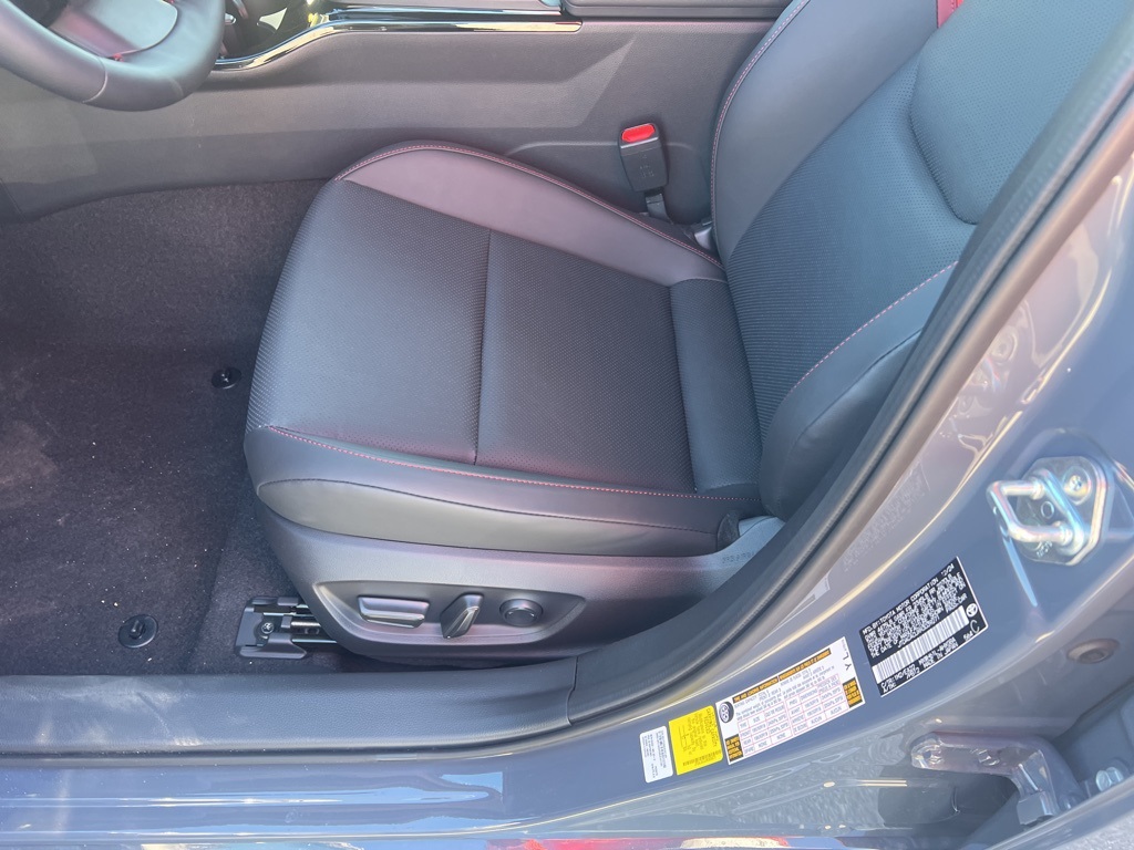 Vehicle image 17 of 21