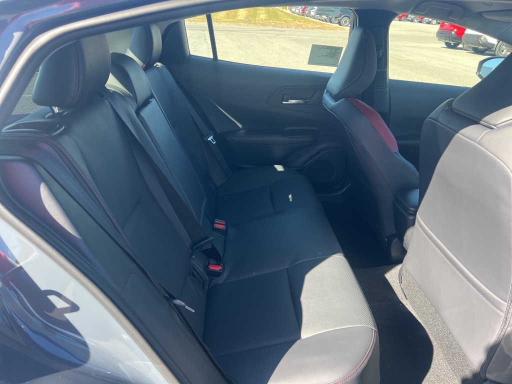 Vehicle image 14 of 21