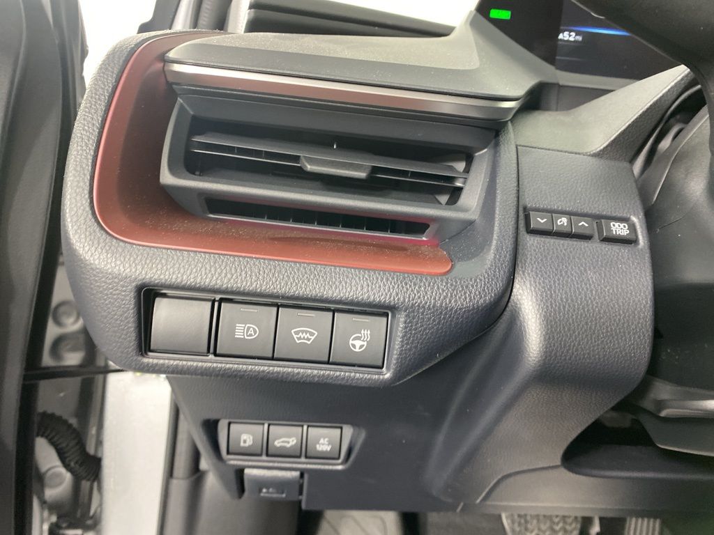 Vehicle image 13 of 39