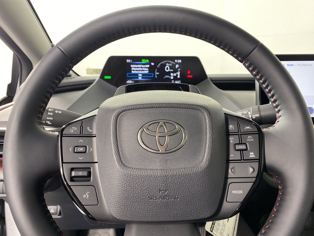 Vehicle image 14 of 39
