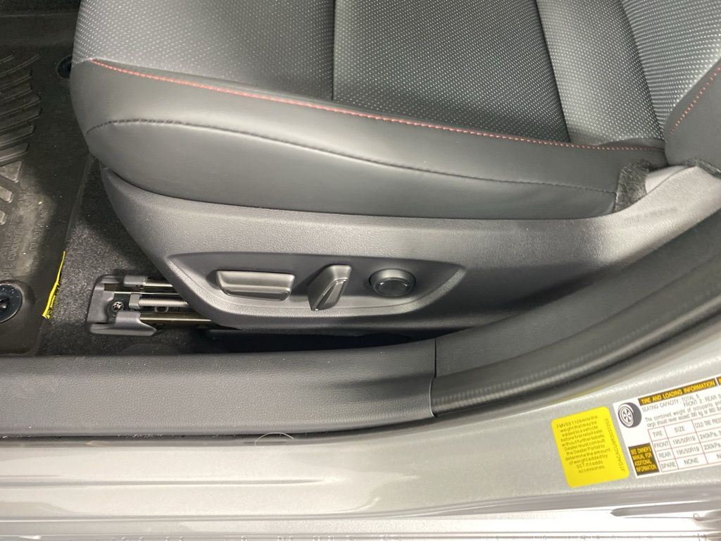 Vehicle image 8 of 39