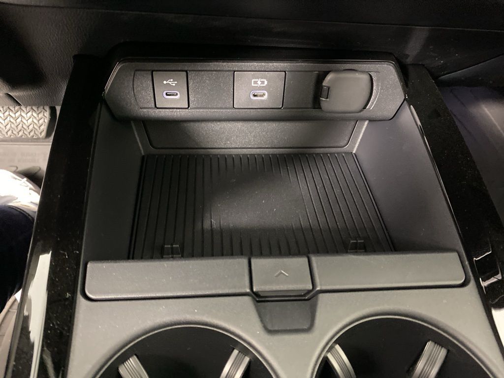 Vehicle image 23 of 39