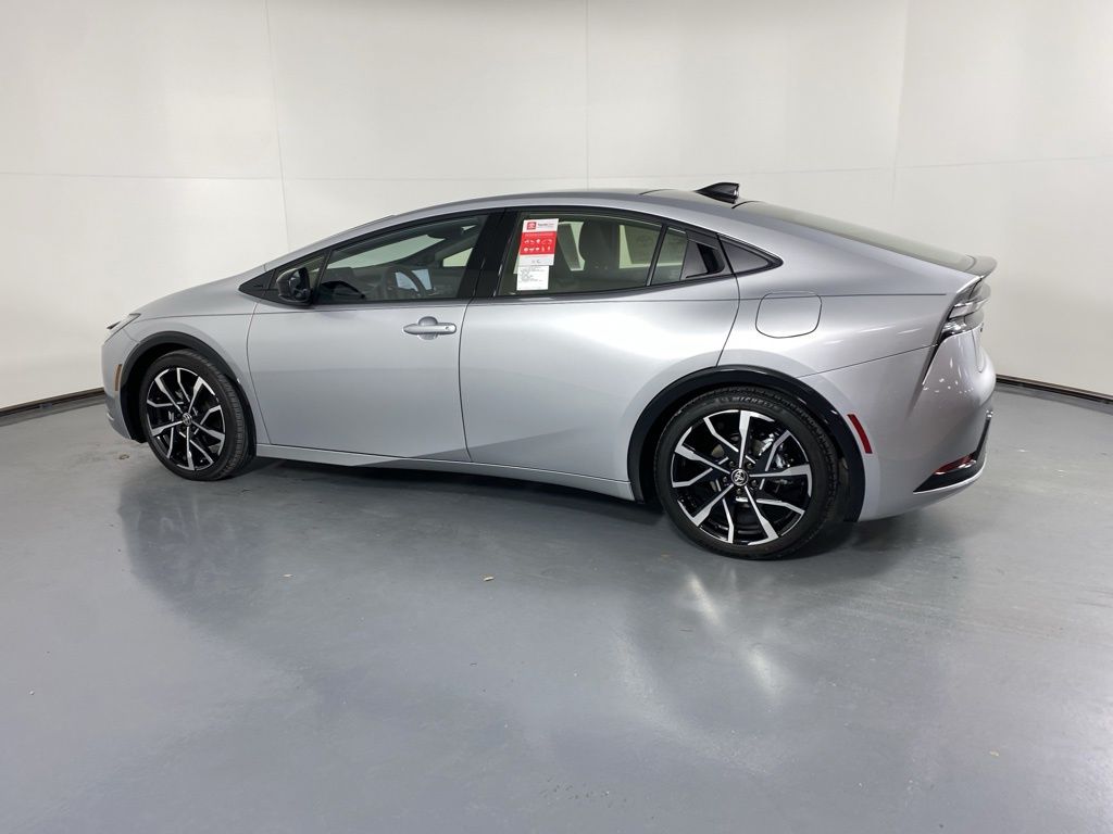 Vehicle image 6 of 39