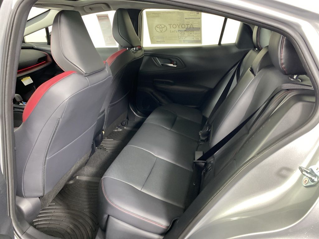 Vehicle image 28 of 39