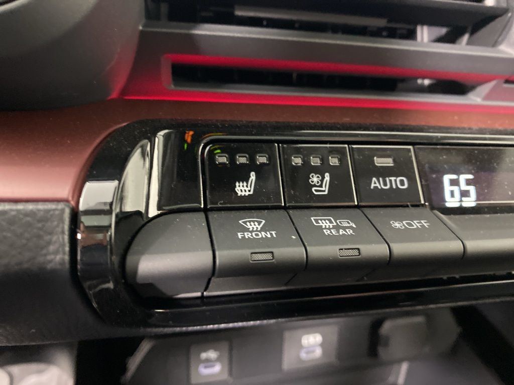 Vehicle image 24 of 39