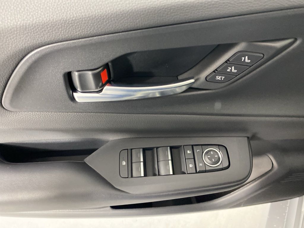 Vehicle image 12 of 39