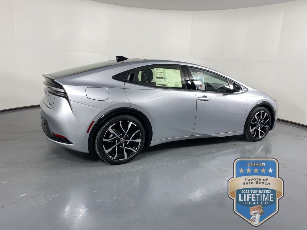 Vehicle image 4 of 39