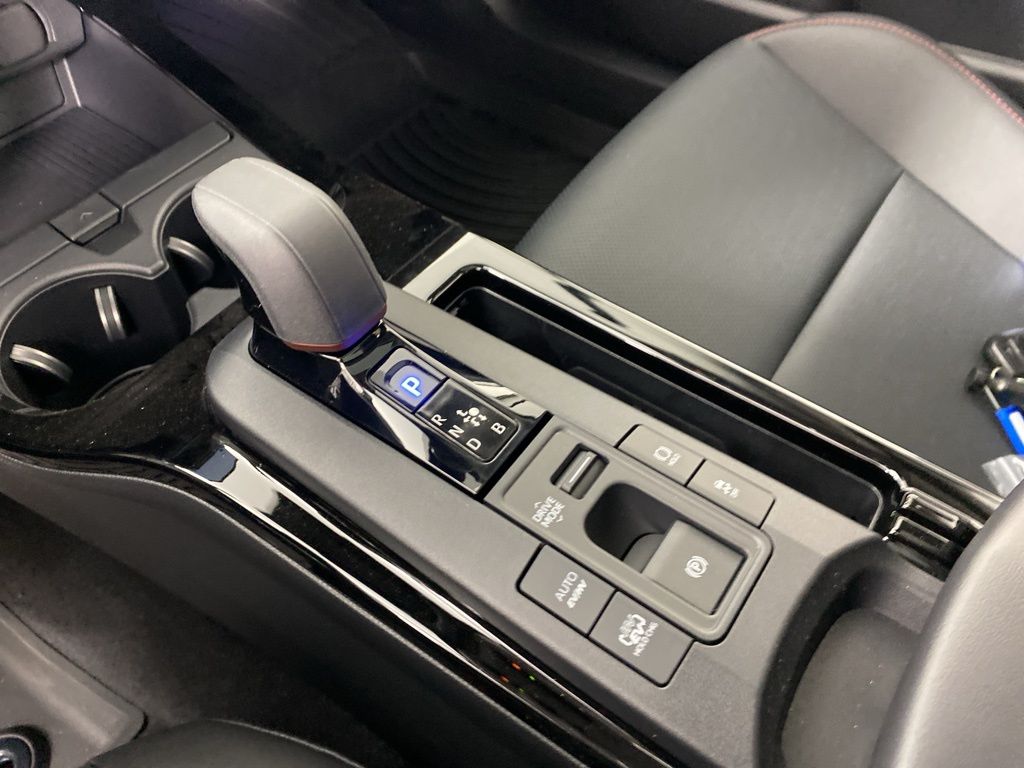 Vehicle image 21 of 39