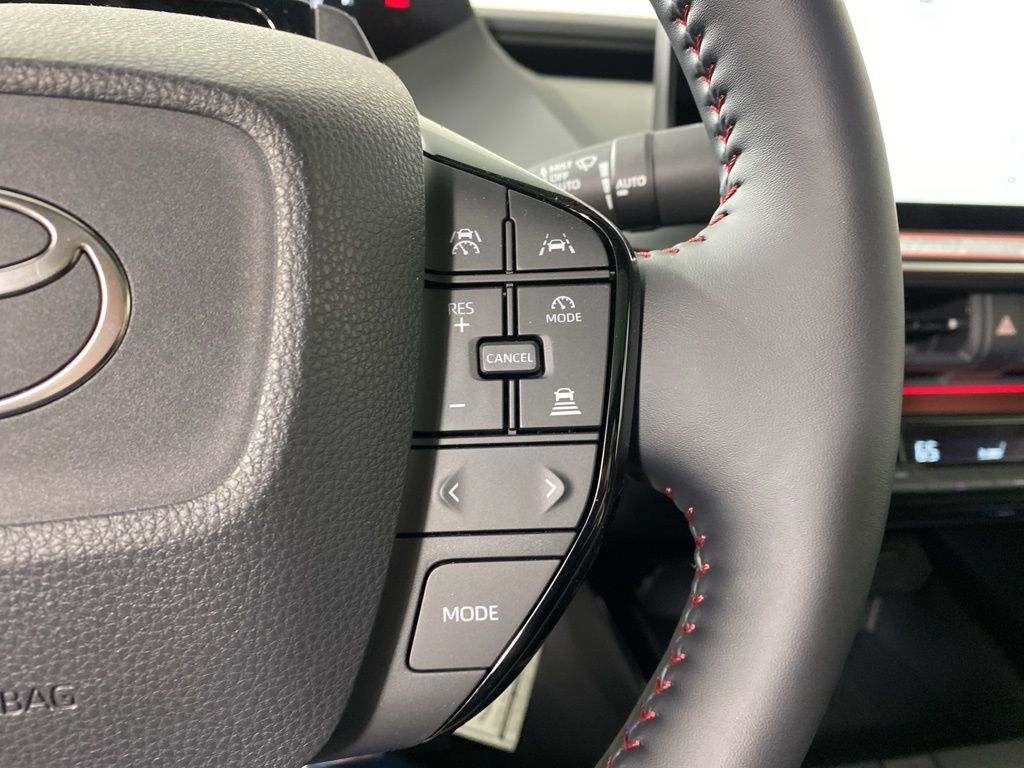 Vehicle image 16 of 39