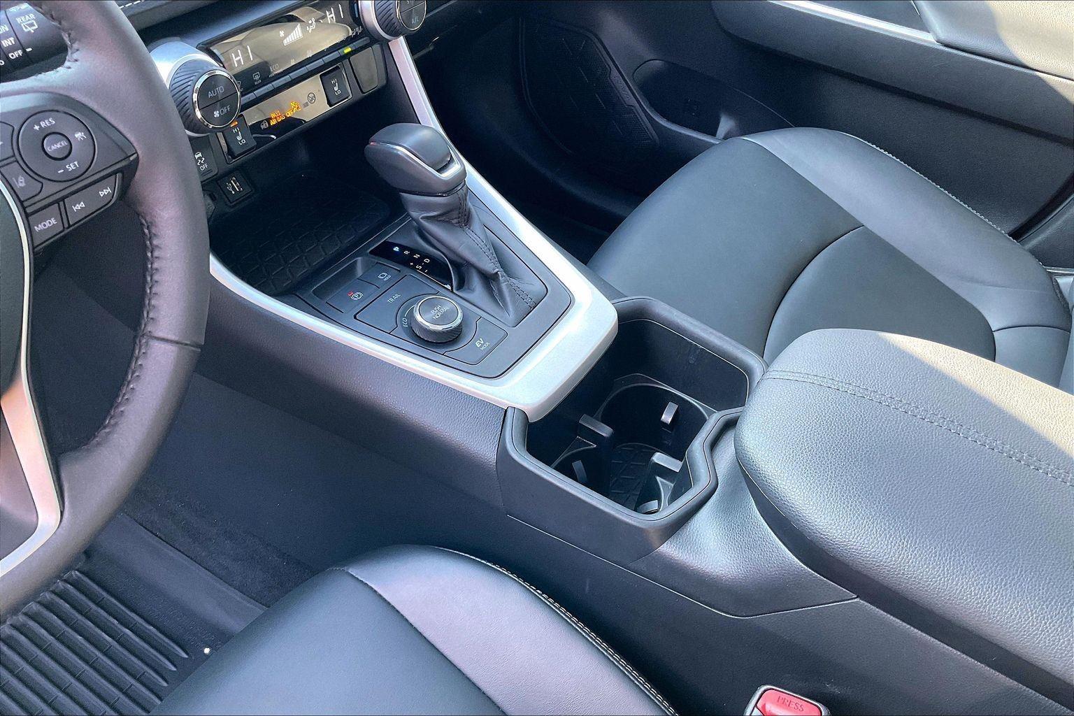 2024 Toyota RAV4 Hybrid XLE Premium Image 24 of 34