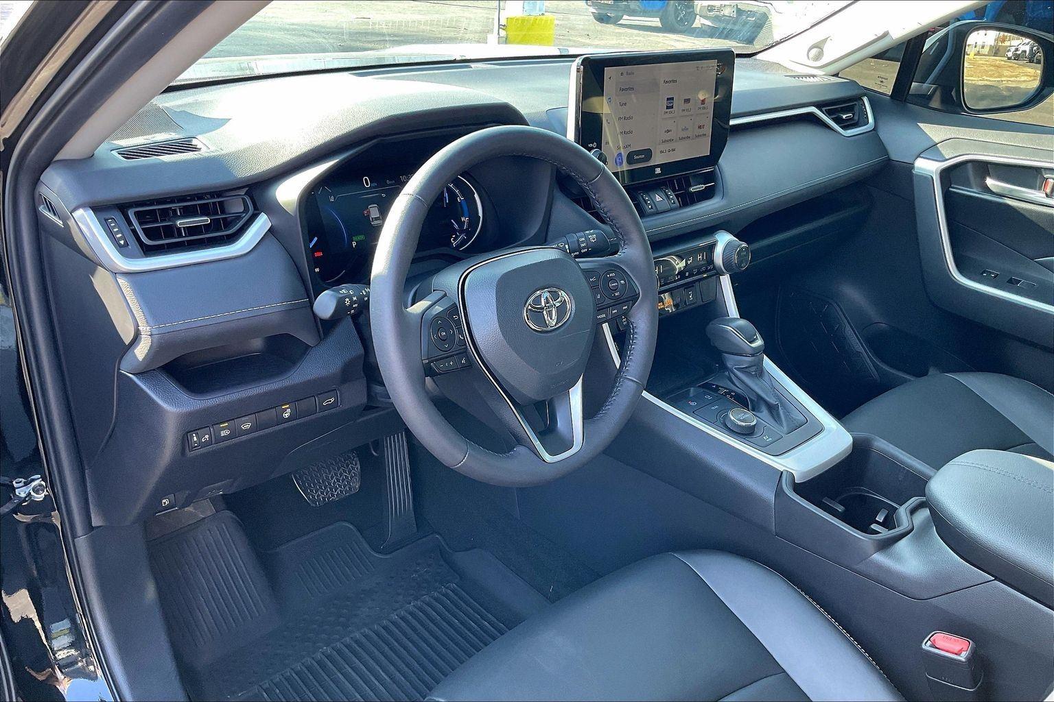 2024 Toyota RAV4 Hybrid XLE Premium Image 17 of 34