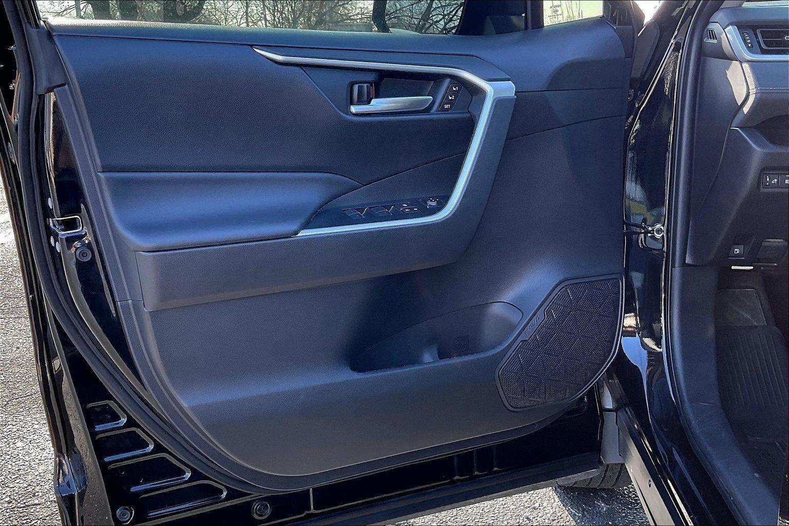 2024 Toyota RAV4 Hybrid XLE Premium Image 25 of 34