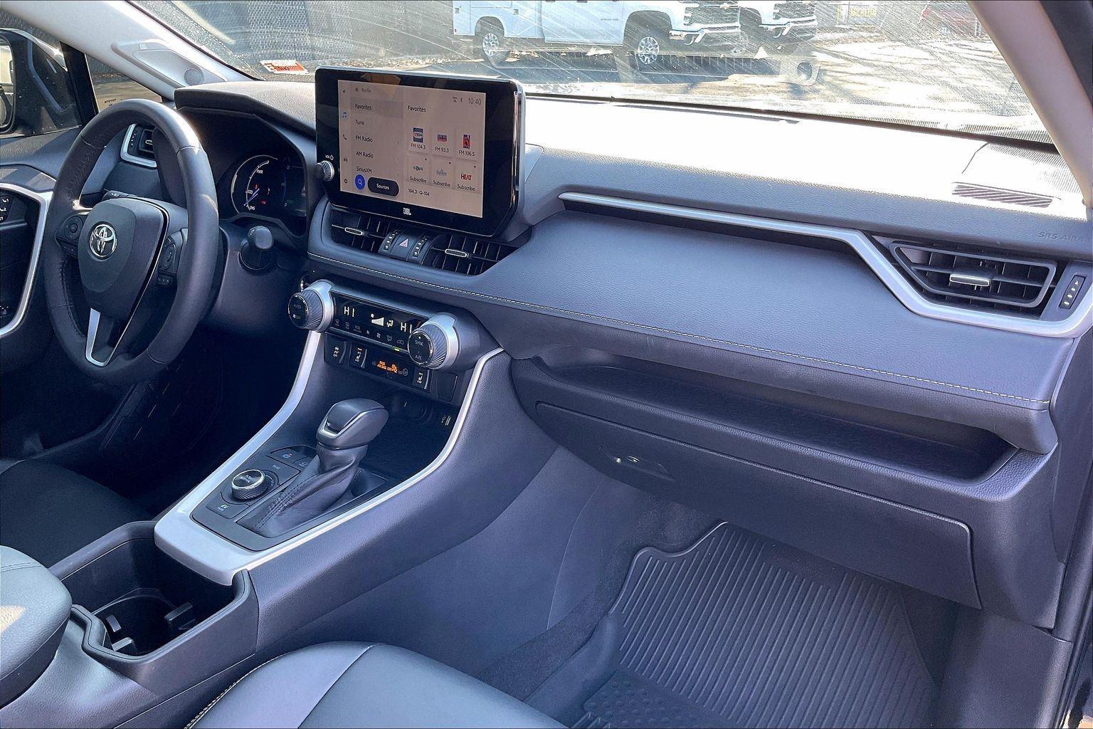 2024 Toyota RAV4 Hybrid XLE Premium Image 18 of 34