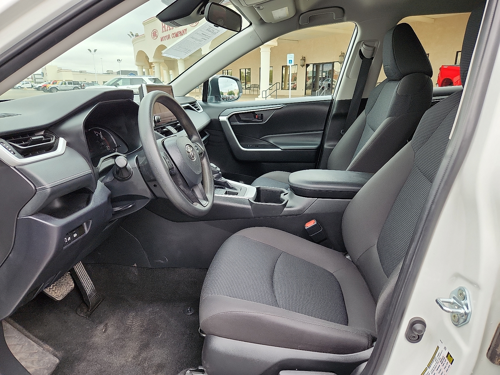 Vehicle image 11 of 16