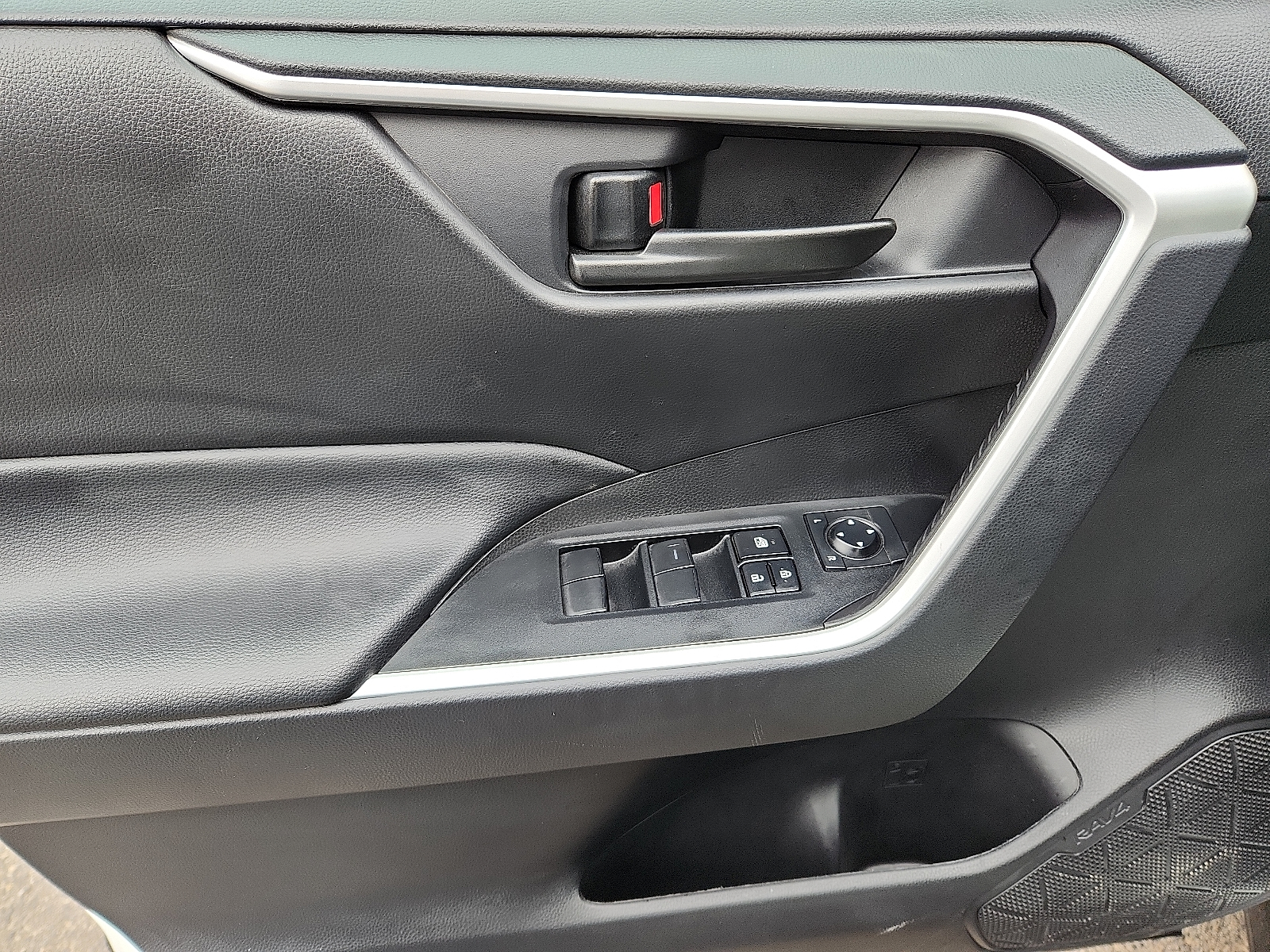 Vehicle image 12 of 16