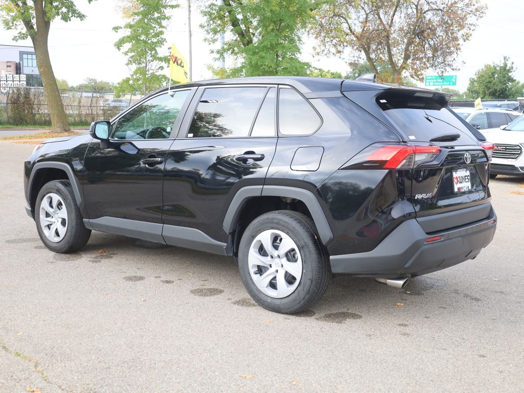 2024 Toyota RAV4 LE Image 8 of 36