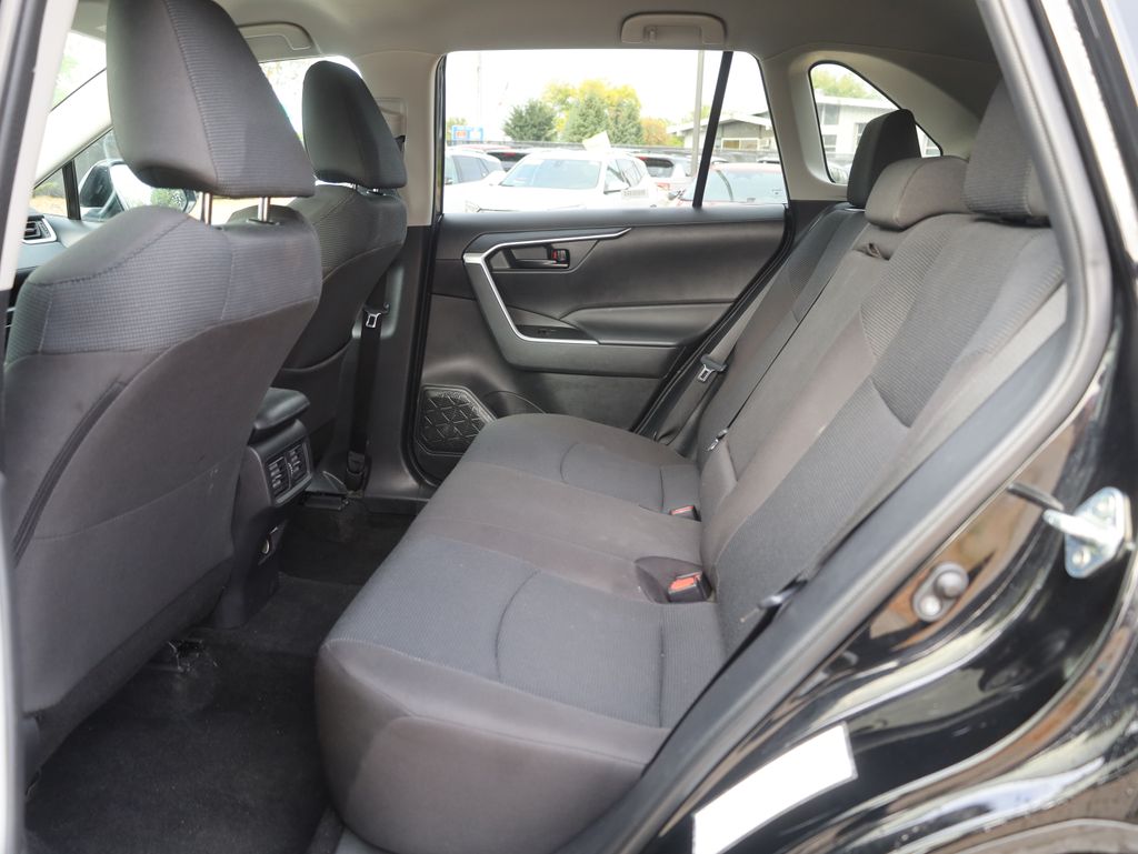 2024 Toyota RAV4 LE Image 16 of 36