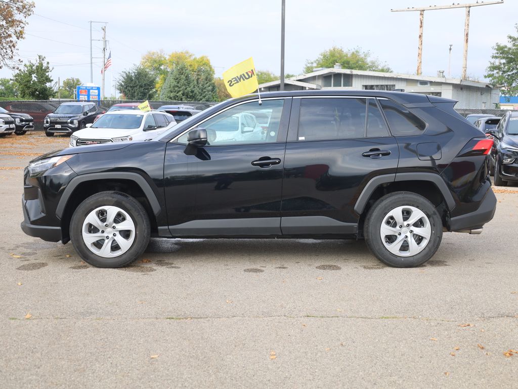 2024 Toyota RAV4 LE Image 9 of 36