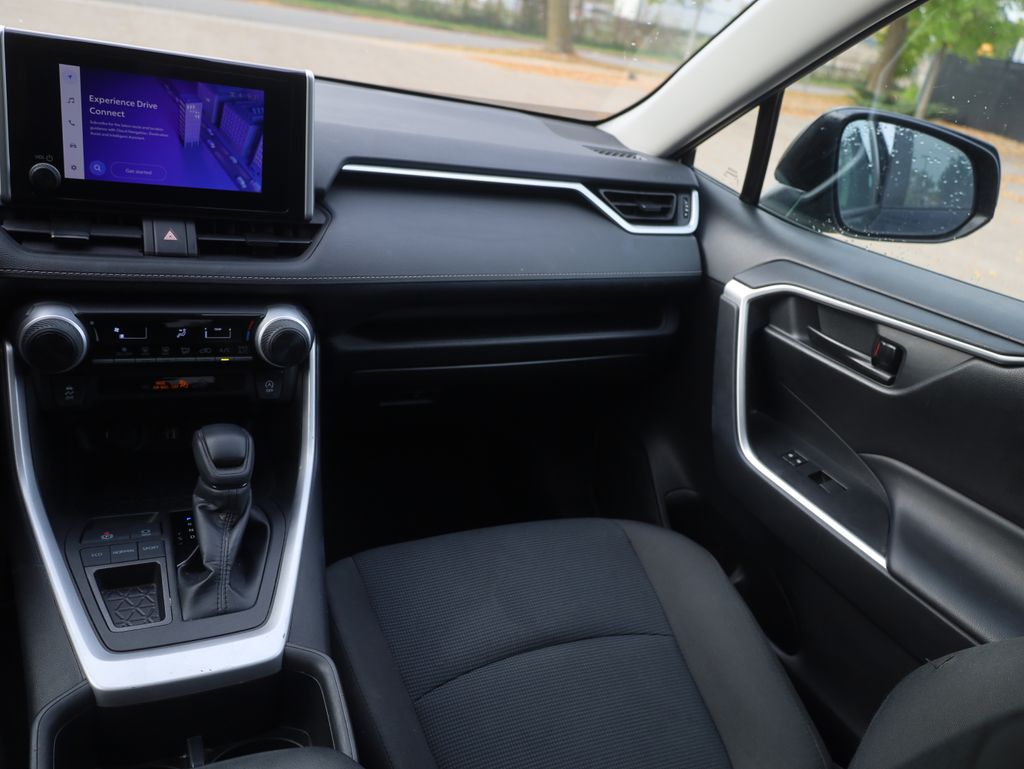 2024 Toyota RAV4 LE Image 32 of 36