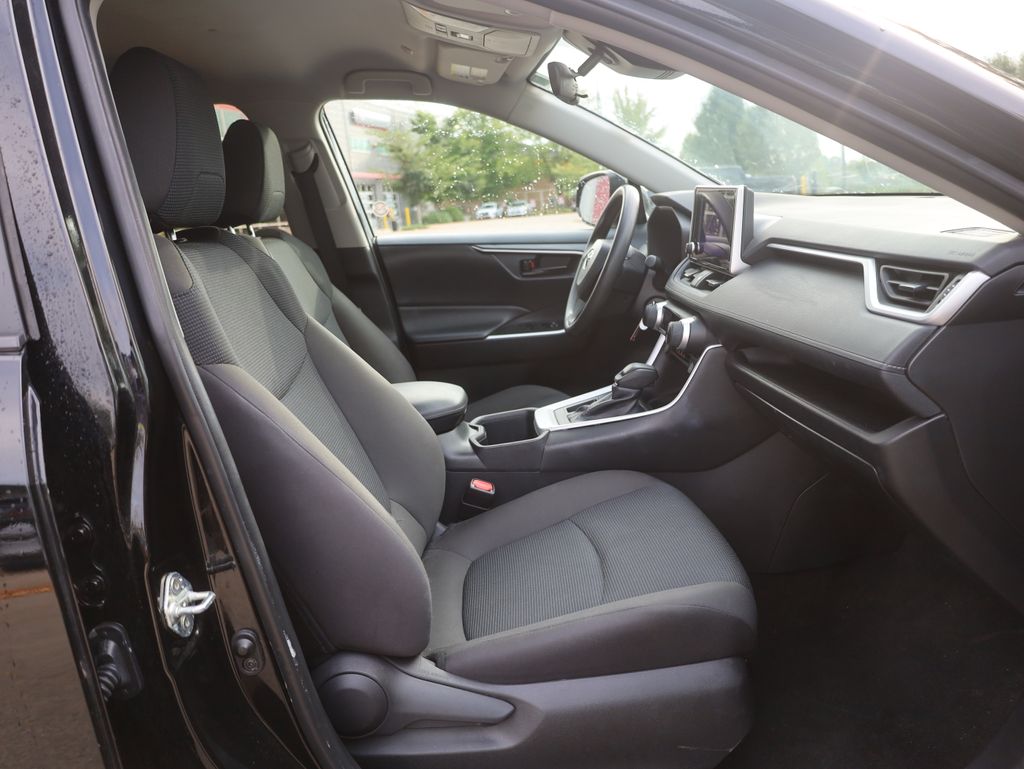 2024 Toyota RAV4 LE Image 13 of 36