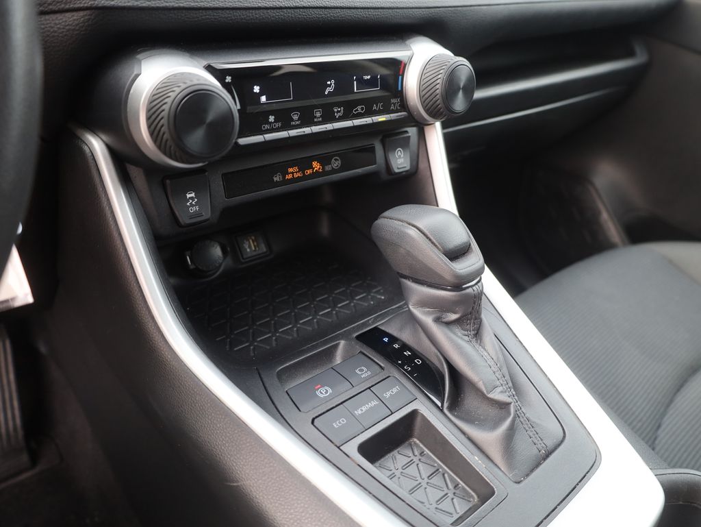 2024 Toyota RAV4 LE Image 23 of 36