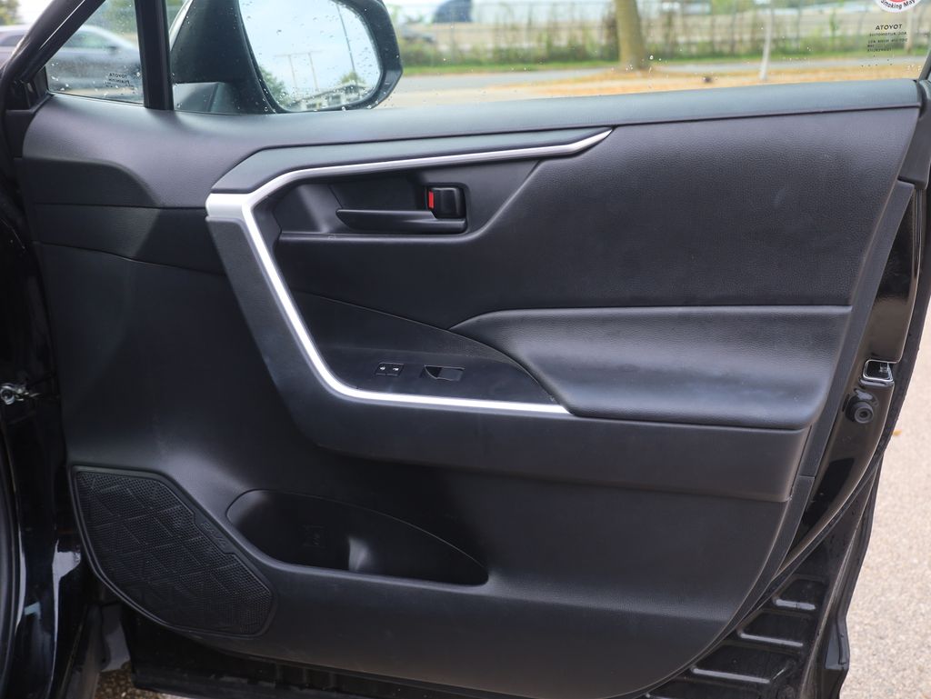 2024 Toyota RAV4 LE Image 26 of 36