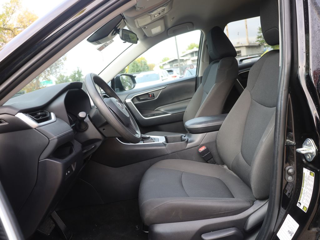 2024 Toyota RAV4 LE Image 15 of 36