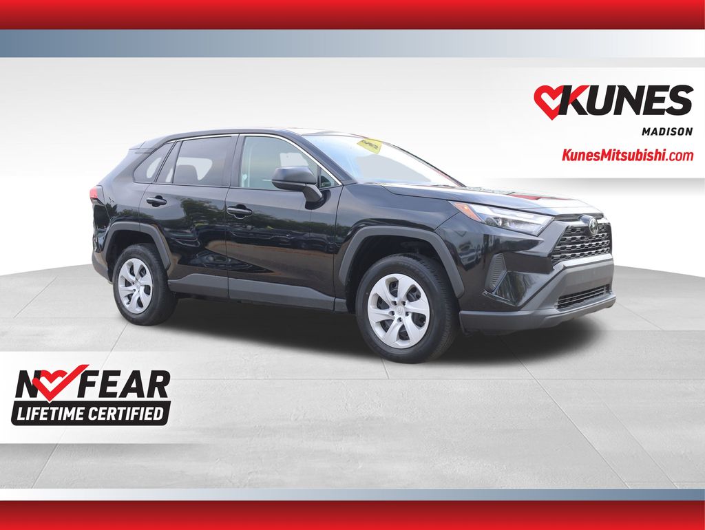 2024 Toyota RAV4 LE Image 3 of 36