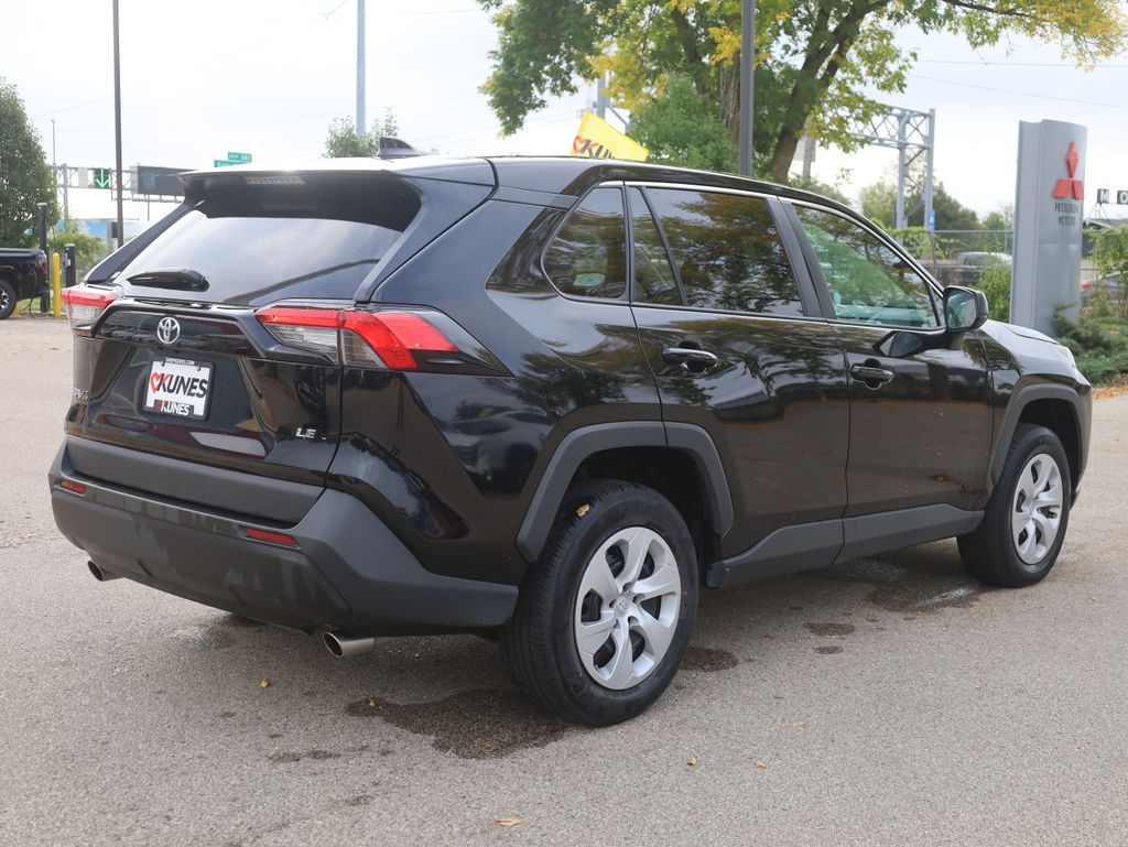 2024 Toyota RAV4 LE Image 6 of 36