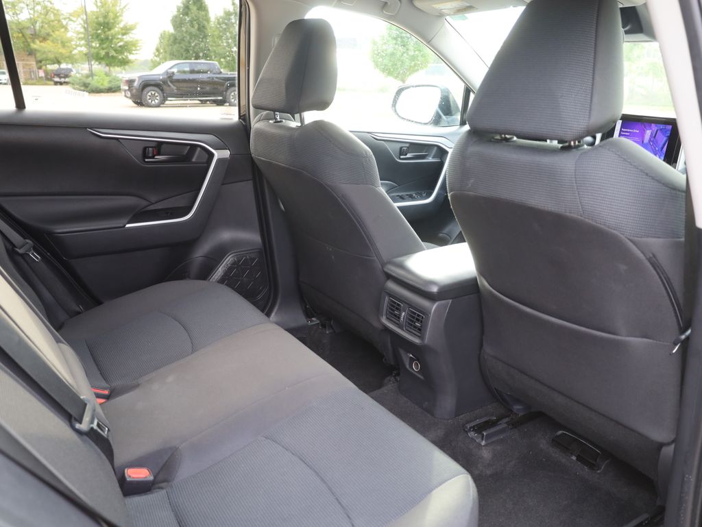 2024 Toyota RAV4 LE Image 11 of 36