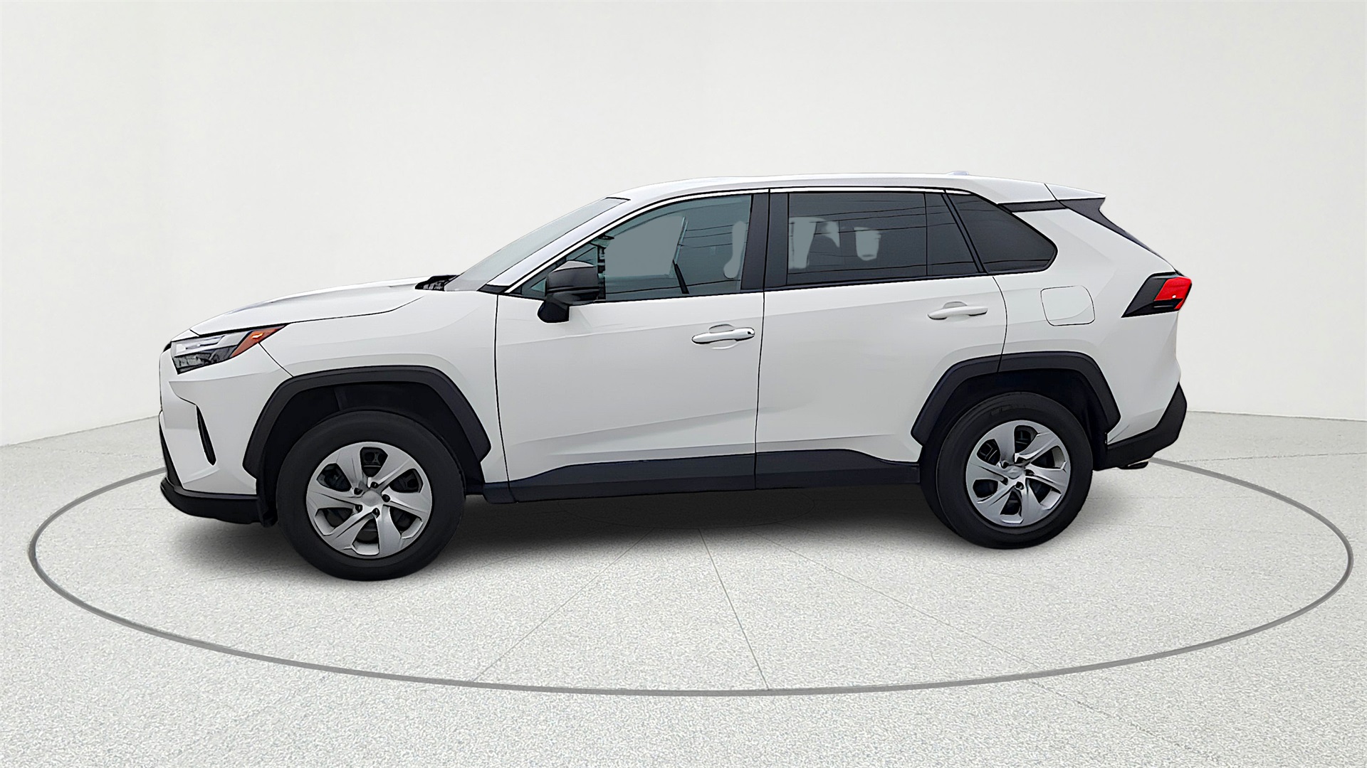 2024 Toyota RAV4 LE Image 8 of 27