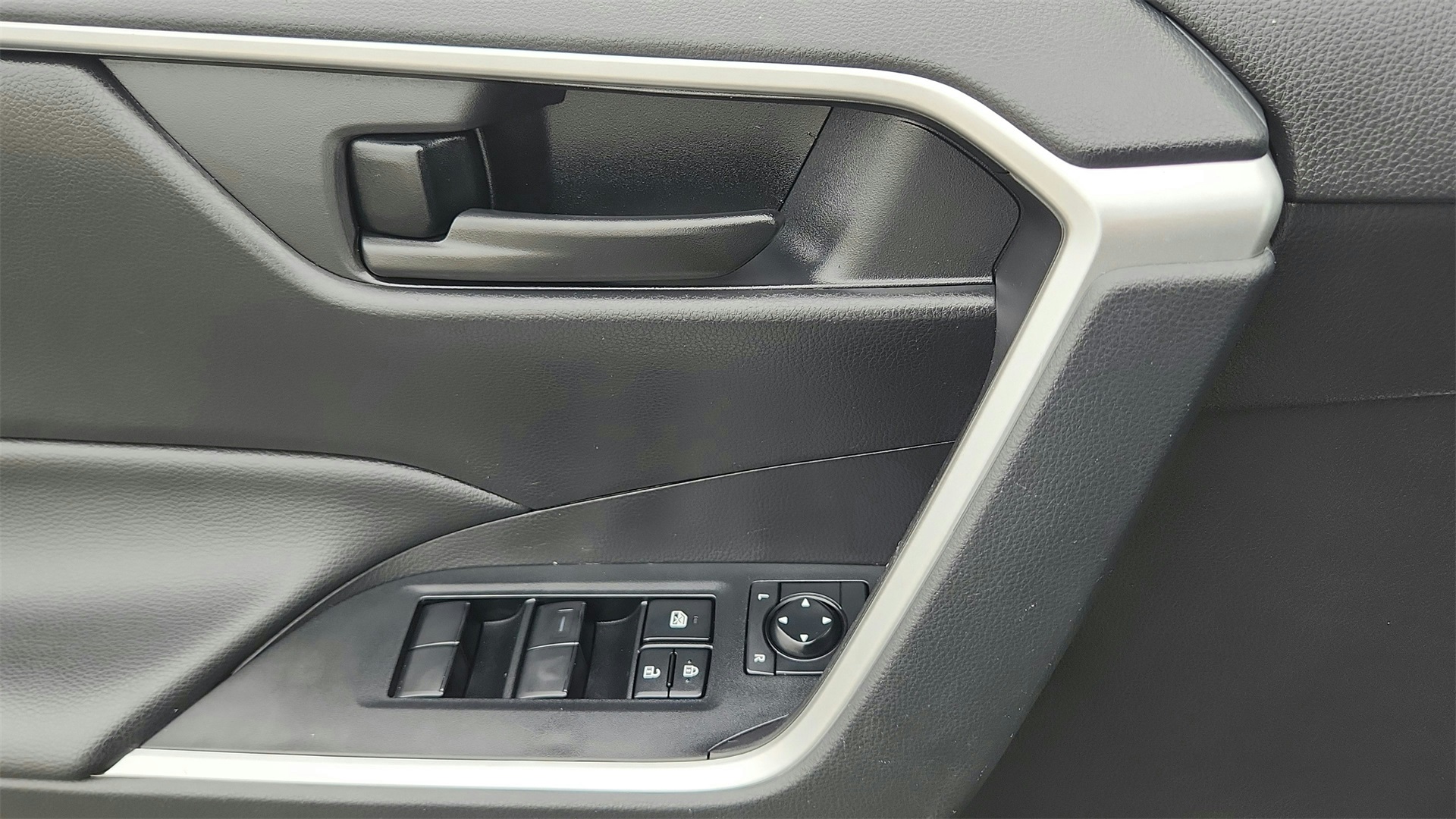 2024 Toyota RAV4 LE Image 26 of 27