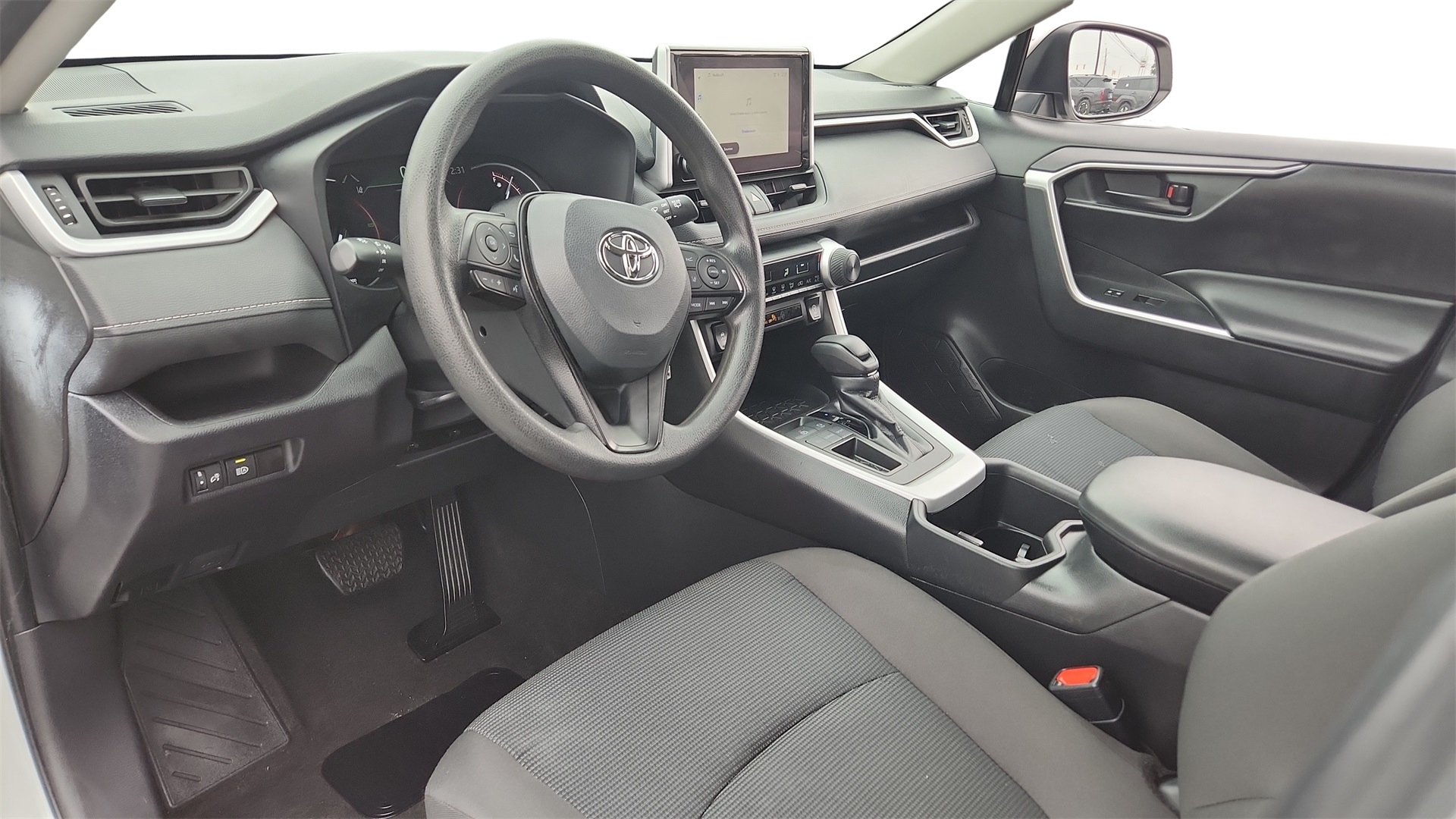 2024 Toyota RAV4 LE Image 16 of 27