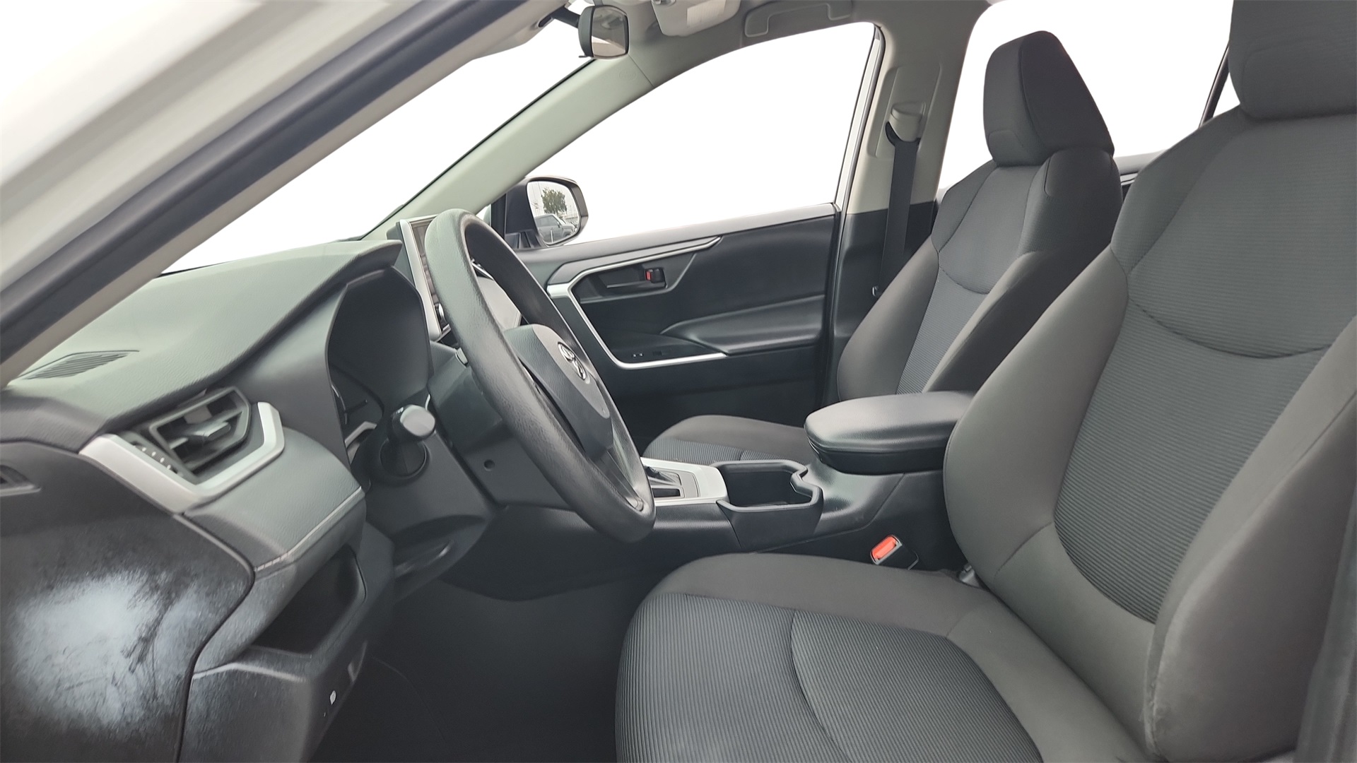 2024 Toyota RAV4 LE Image 14 of 27